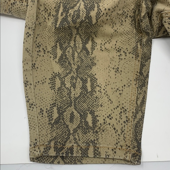 Judy Blue Tan and Black Patterned Jeans - Picture 4 of 6